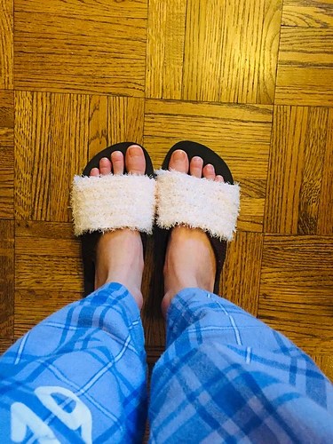 Mother’s Day Fuzzy Slippers: Free Beginner Crochet&nbsp;Pattern